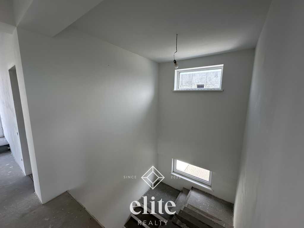 elite realty image