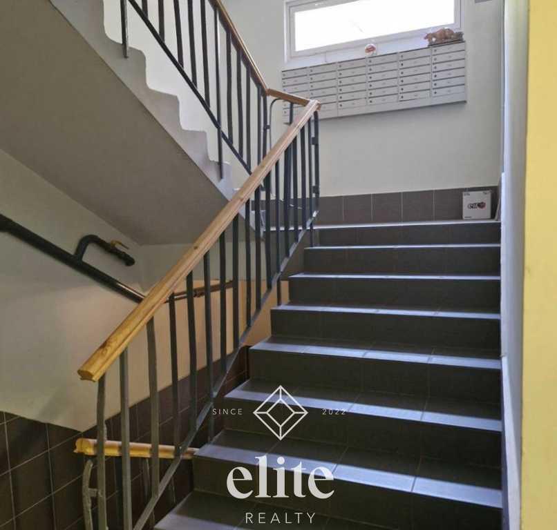 elite realty image
