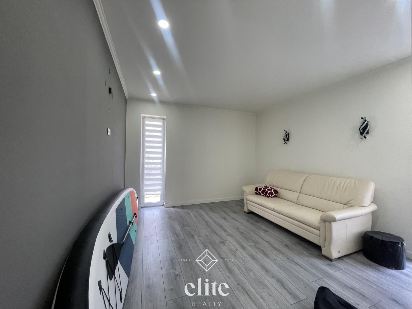 elite realty image