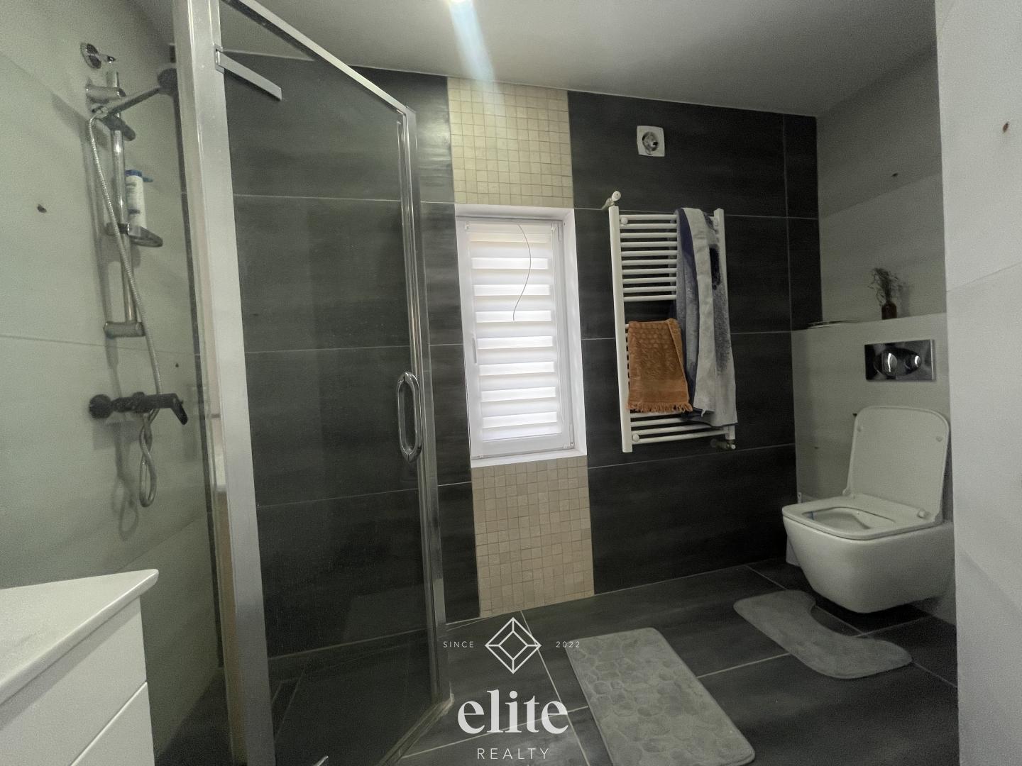 elite realty image