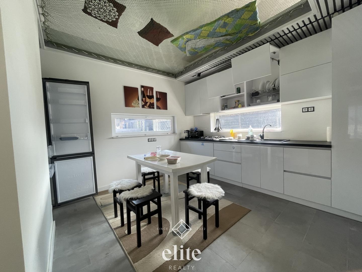 elite realty image