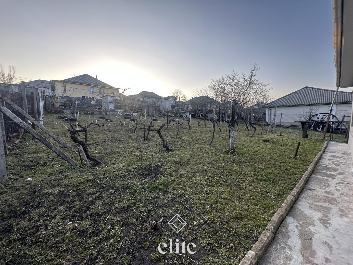 elite realty image