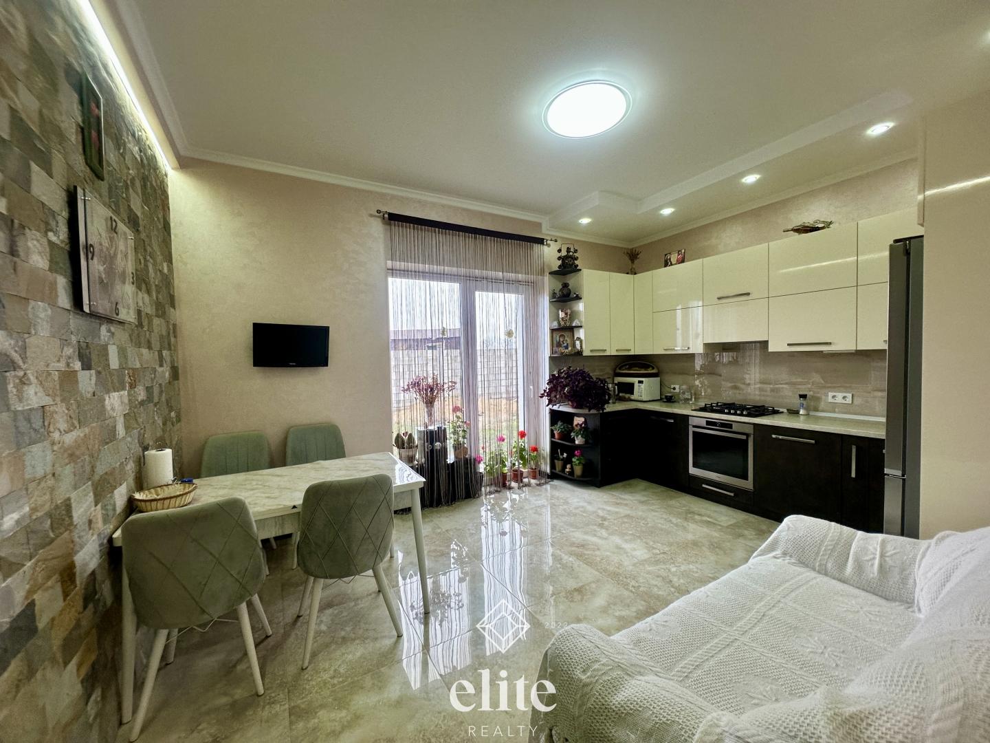 elite realty image