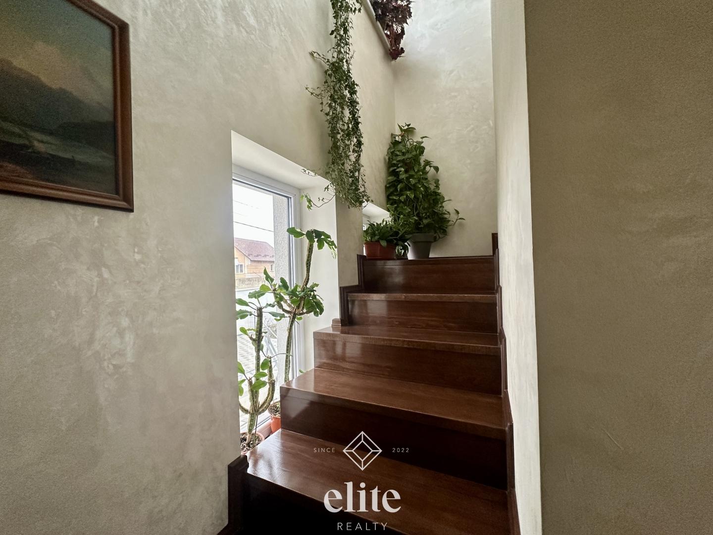 elite realty image