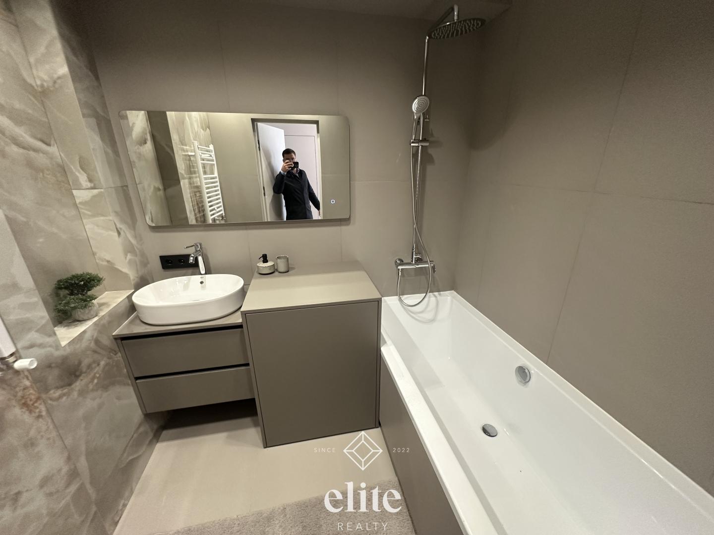 elite realty image