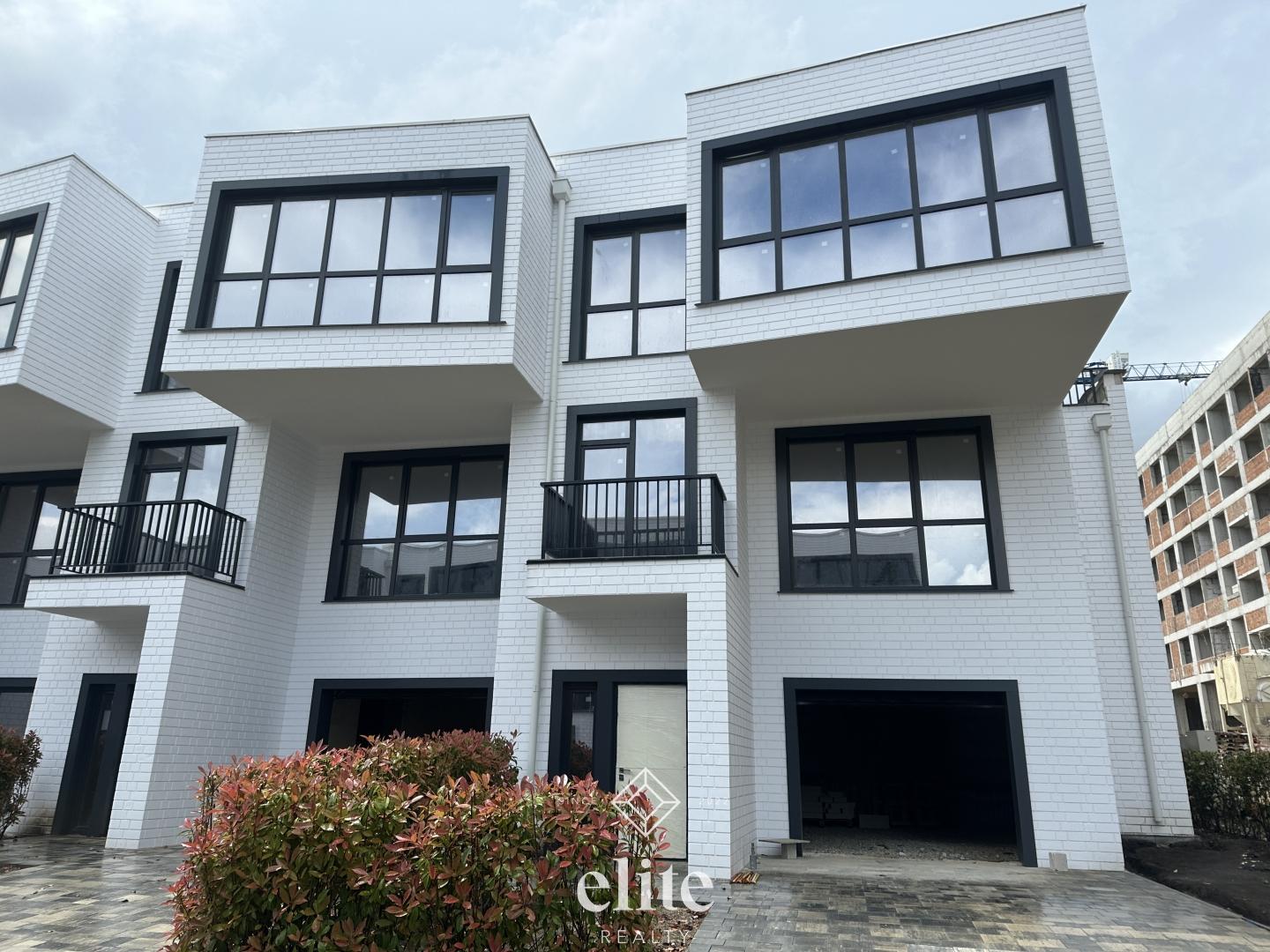 elite realty image