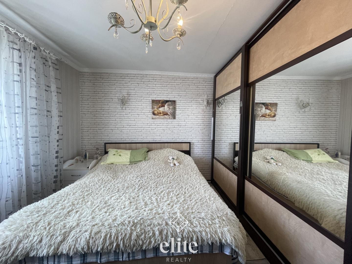 elite realty image