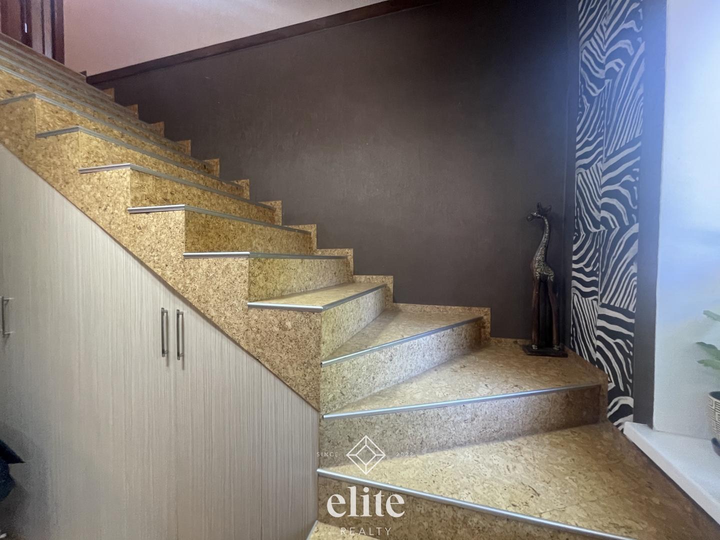 elite realty image