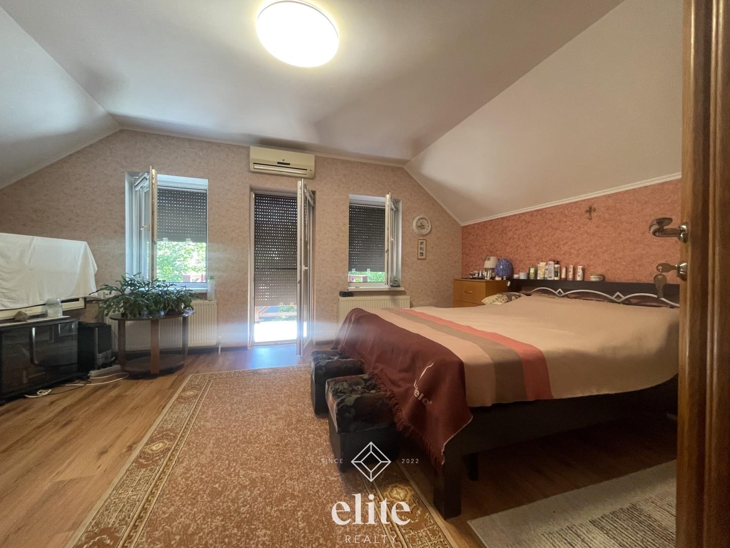 elite realty image