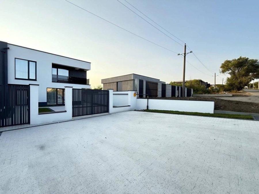 elite realty Str. Prieteniei