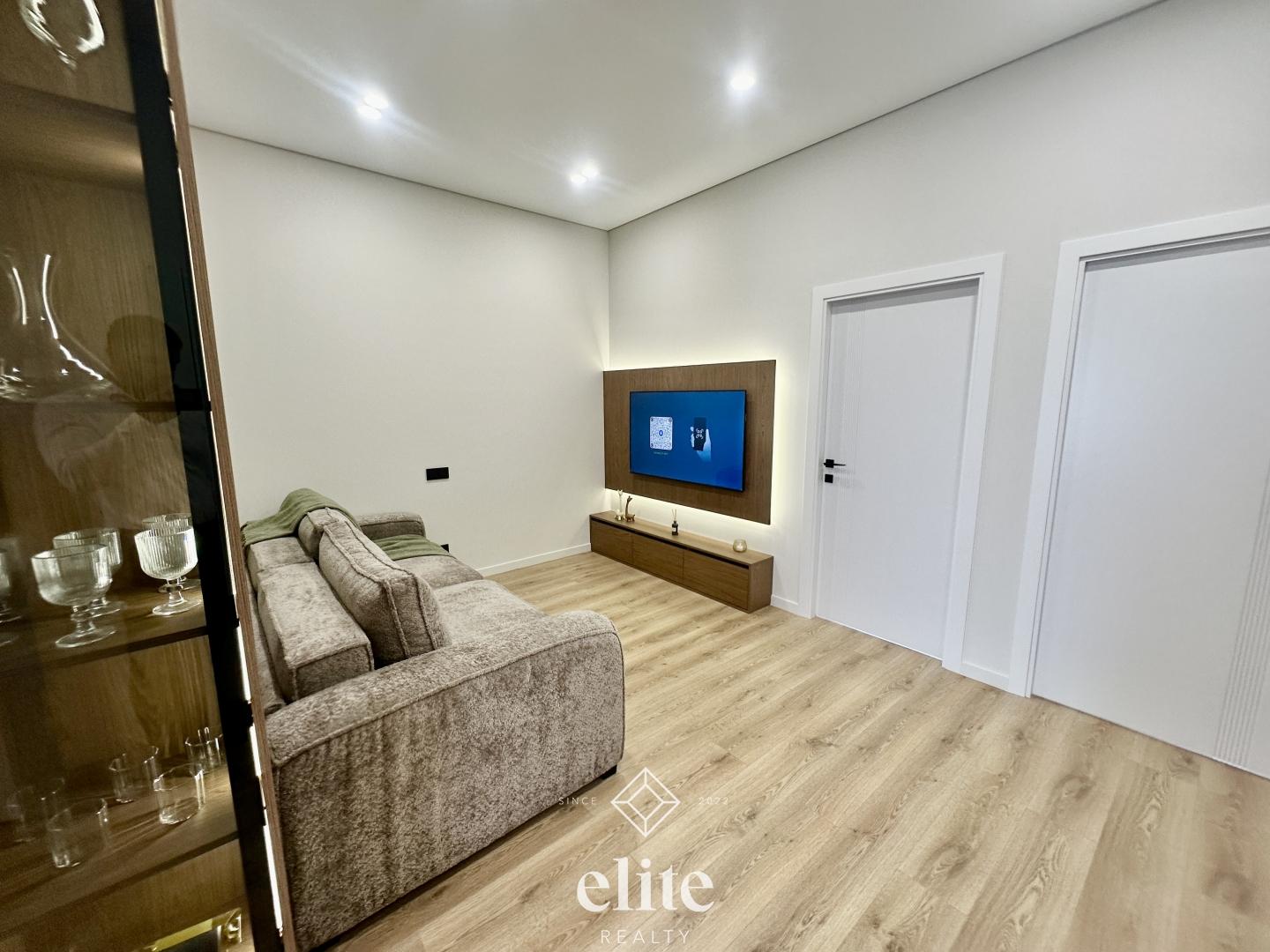 elite realty image