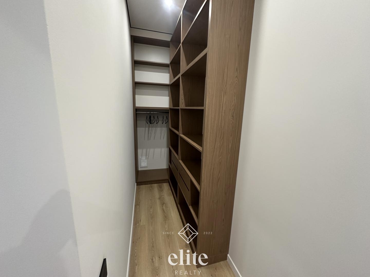 elite realty image