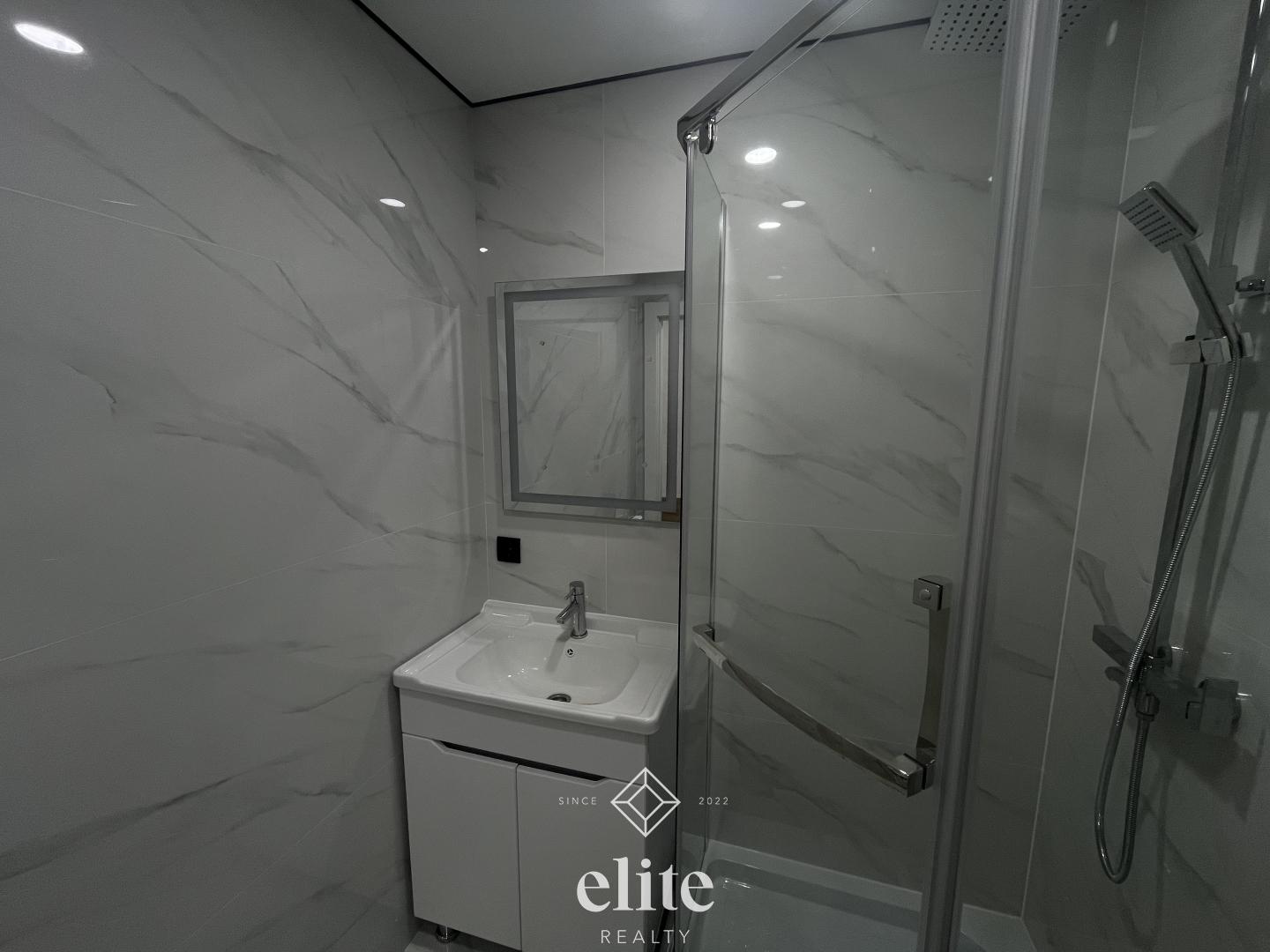 elite realty image